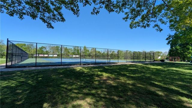 525 NE Noeleen Lane, Lee's Summit, MO 64086
