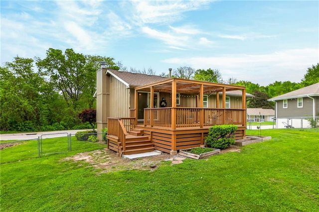 525 NE Noeleen Lane, Lee's Summit, MO 64086