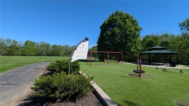 525 NE Noeleen Lane, Lee's Summit, MO 64086