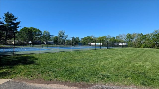 525 NE Noeleen Lane, Lee's Summit, MO 64086