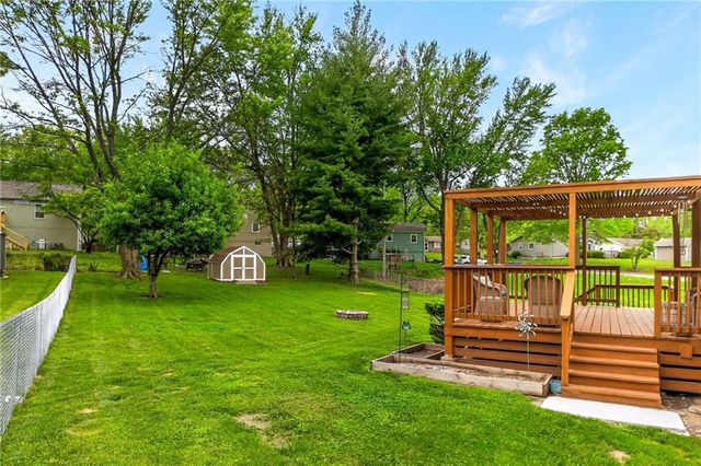 525 NE Noeleen Lane, Lee's Summit, MO 64086