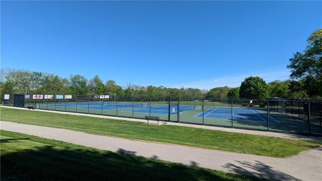 525 NE Noeleen Lane, Lee's Summit, MO 64086