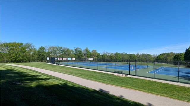 525 NE Noeleen Lane, Lee's Summit, MO 64086