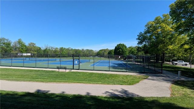 525 NE Noeleen Lane, Lee's Summit, MO 64086