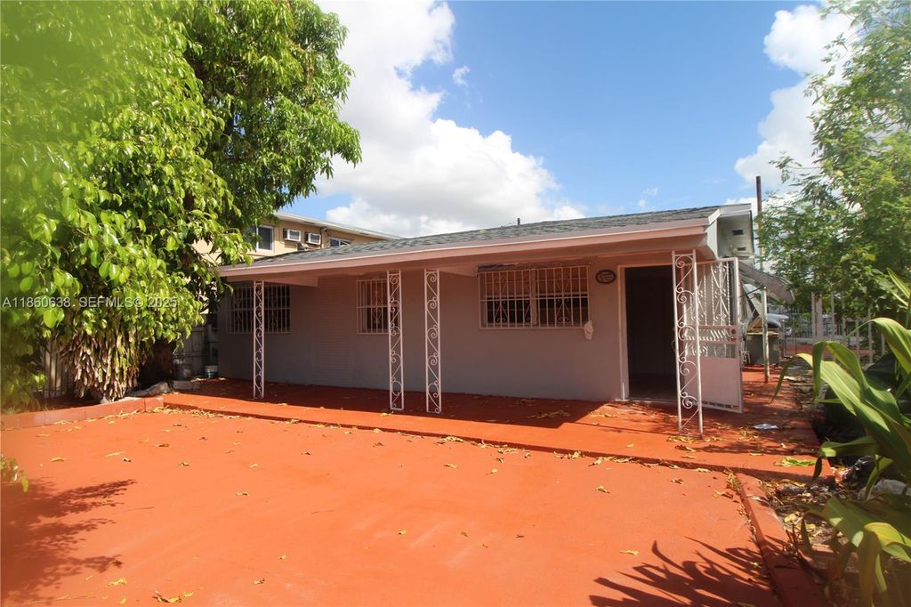 965 W 23rd Street, Hialeah, FL 33010