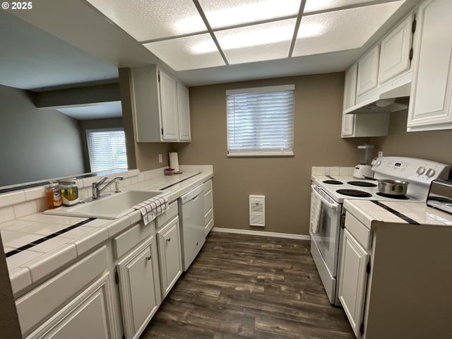 10052 Sw TRAPPER Ter, Beaverton, OR 97008