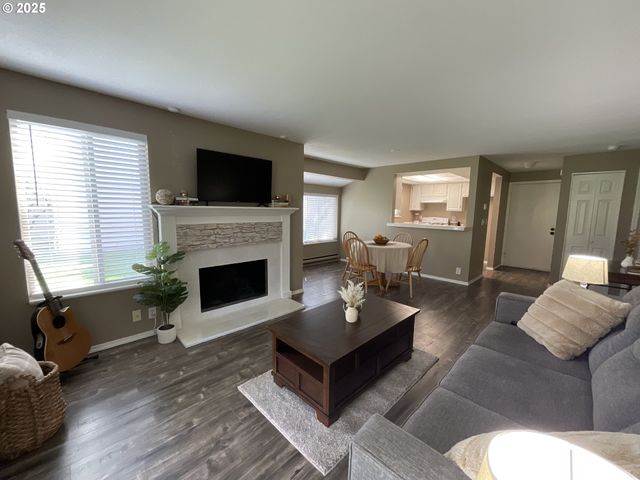 10052 Sw TRAPPER Ter, Beaverton, OR 97008