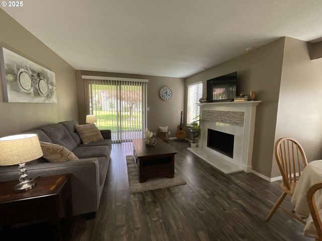 10052 Sw TRAPPER Ter, Beaverton, OR 97008