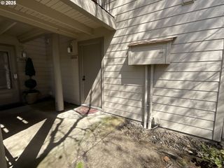 10052 Sw TRAPPER Ter, Beaverton, OR 97008
