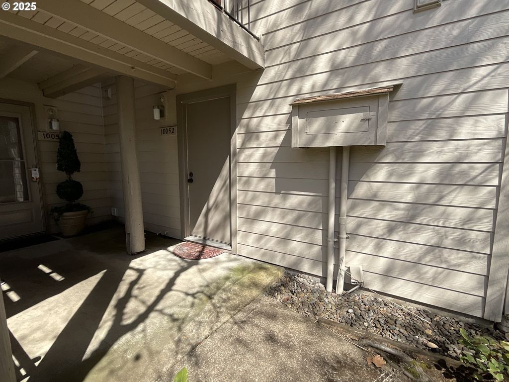10052 Sw TRAPPER Ter, Beaverton, OR 97008
