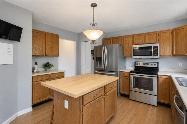 1871 Pioneer Dr, Franklin Park, PA 15143