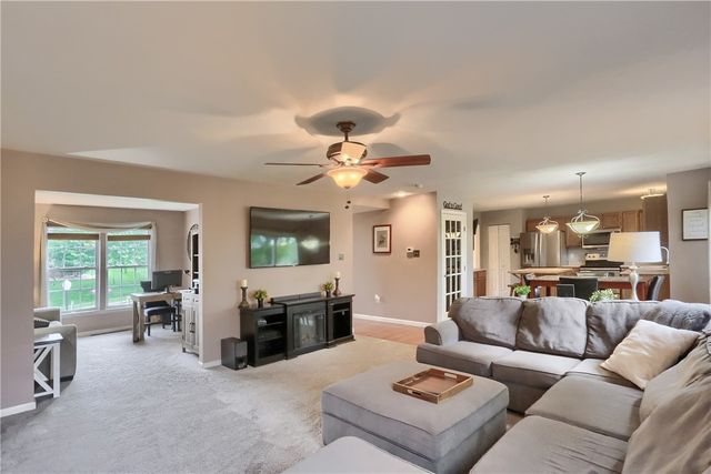 1871 Pioneer Dr, Franklin Park, PA 15143