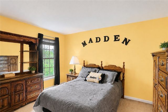 1871 Pioneer Dr, Franklin Park, PA 15143