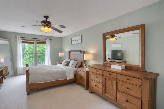 1871 Pioneer Dr, Franklin Park, PA 15143