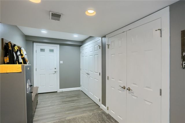 1871 Pioneer Dr, Franklin Park, PA 15143