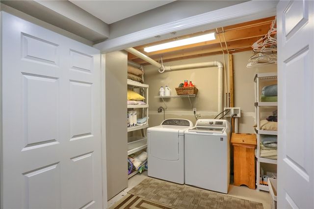 1871 Pioneer Dr, Franklin Park, PA 15143