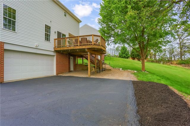 1871 Pioneer Dr, Franklin Park, PA 15143