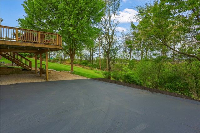 1871 Pioneer Dr, Franklin Park, PA 15143