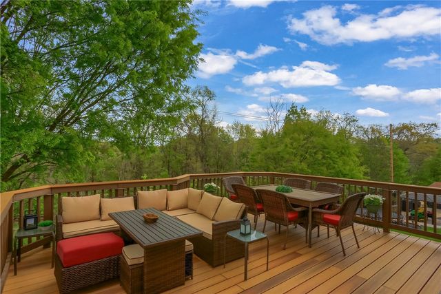 1871 Pioneer Dr, Franklin Park, PA 15143
