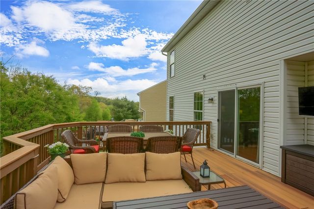 1871 Pioneer Dr, Franklin Park, PA 15143