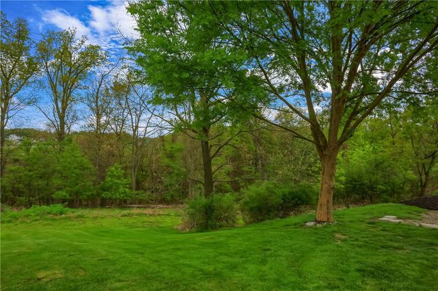 1871 Pioneer Dr, Franklin Park, PA 15143