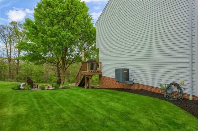 1871 Pioneer Dr, Franklin Park, PA 15143