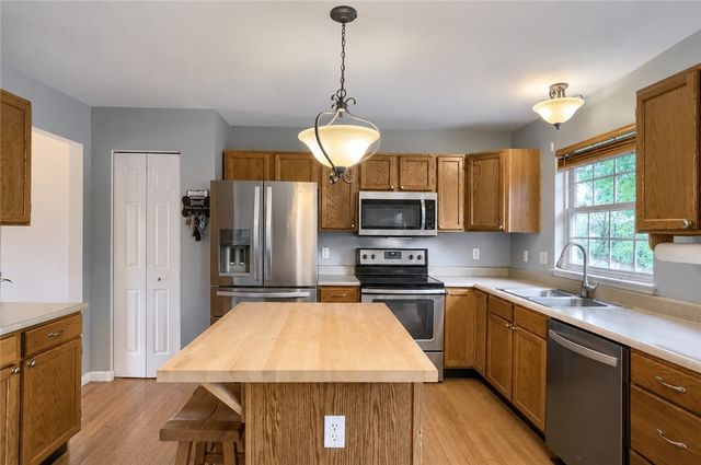1871 Pioneer Dr, Franklin Park, PA 15143