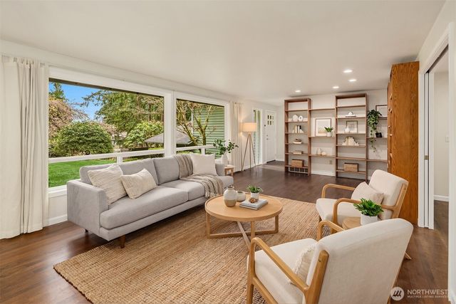 2711 101st Place NE, Bellevue, WA 98004