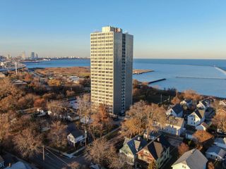 2525 Shore DRIVE #5F, Milwaukee, WI 53207