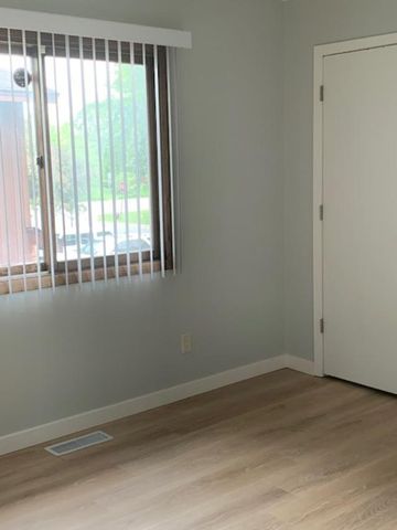 6908 Unity Avenue N, Brooklyn Center, MN 55429
