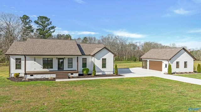101 Pebble Lane, Sylvania, AL 35988