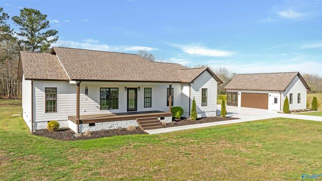 101 Pebble Lane, Sylvania, AL 35988