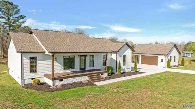 101 Pebble Lane, Sylvania, AL 35988