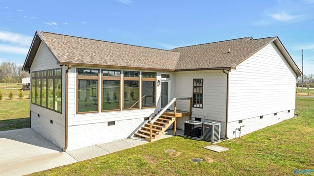 101 Pebble Lane, Sylvania, AL 35988