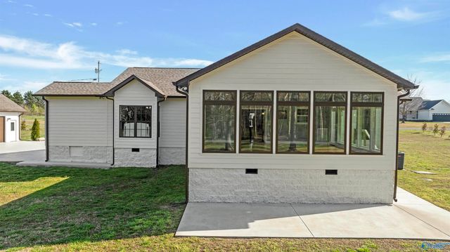 101 Pebble Lane, Sylvania, AL 35988