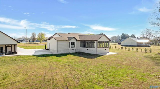 101 Pebble Lane, Sylvania, AL 35988