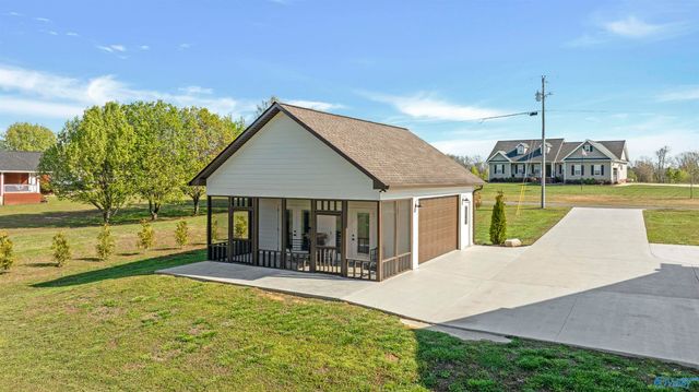 101 Pebble Lane, Sylvania, AL 35988