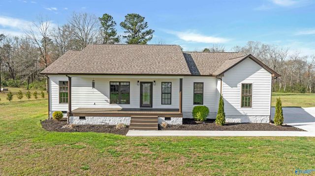 101 Pebble Lane, Sylvania, AL 35988