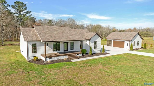 101 Pebble Lane, Sylvania, AL 35988