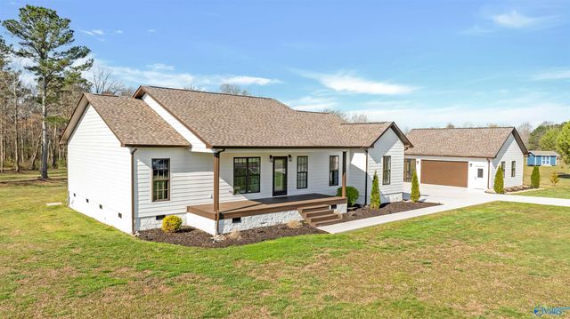 101 Pebble Lane, Sylvania, AL 35988