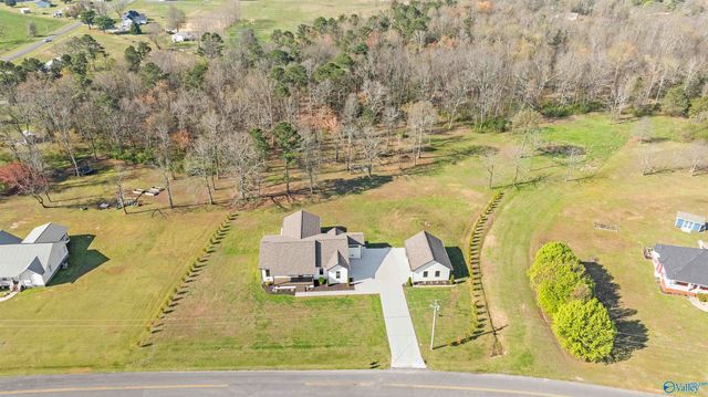 101 Pebble Lane, Sylvania, AL 35988