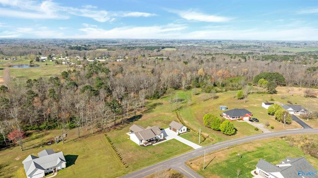 101 Pebble Lane, Sylvania, AL 35988