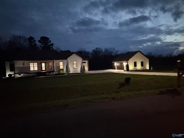 101 Pebble Lane, Sylvania, AL 35988