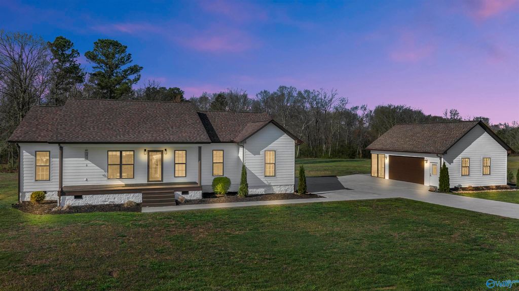 101 Pebble Lane, Sylvania, AL 35988