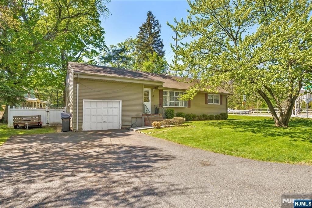 2 Francisco Avenue, Little Falls, NJ 07424