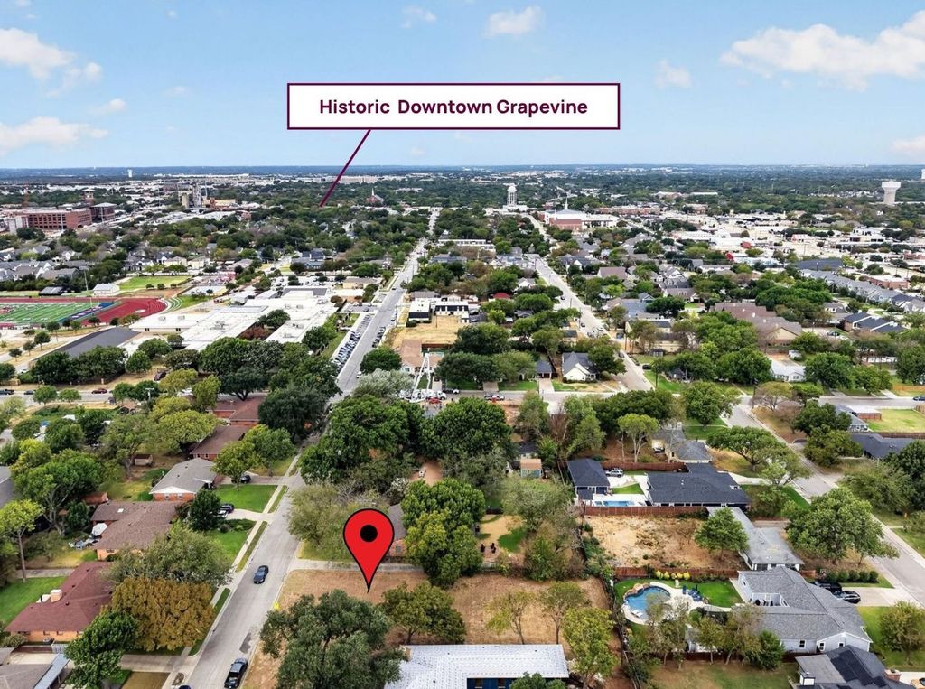 825 E Worth Street, Grapevine, TX 76051 — photo 2