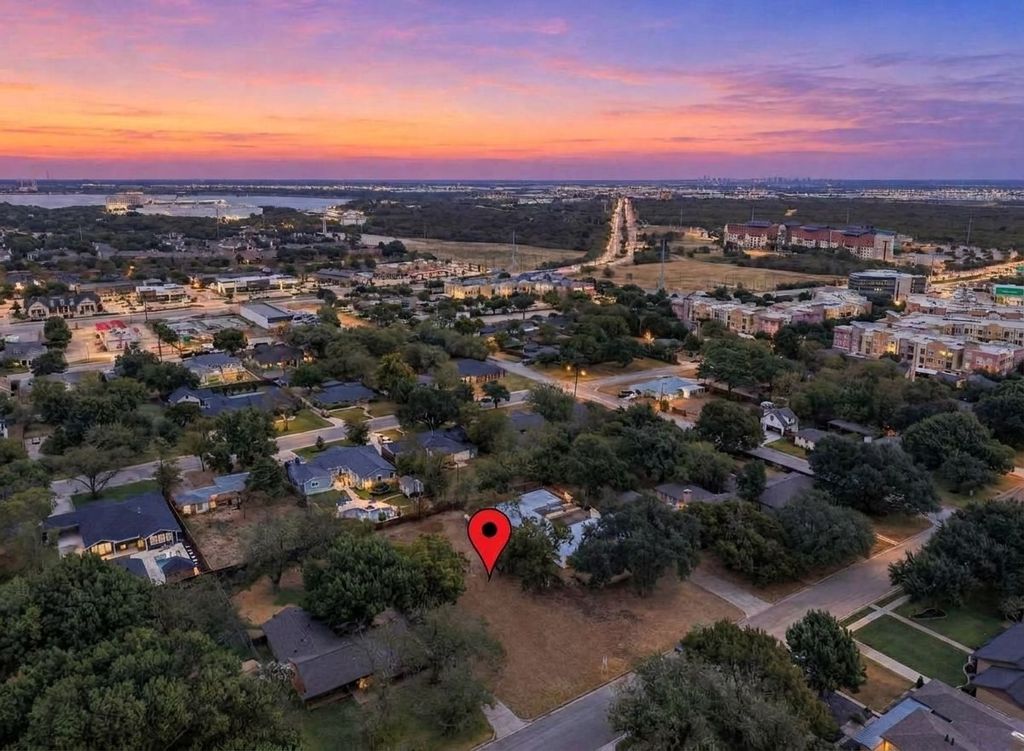 825 E Worth Street, Grapevine, TX 76051 — photo 3