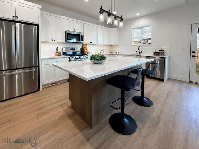 810 Accolade Loop, Belgrade, MT 59714