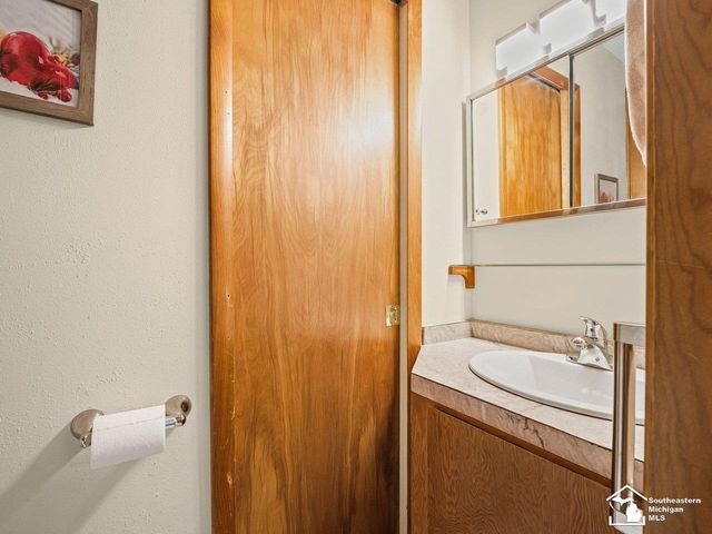 6712 Nanafield Drive, Bedford Twp, MI 48182