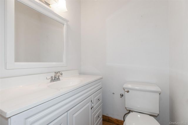 1 KENSINGTON GATE 302, Great Neck, NY 11021